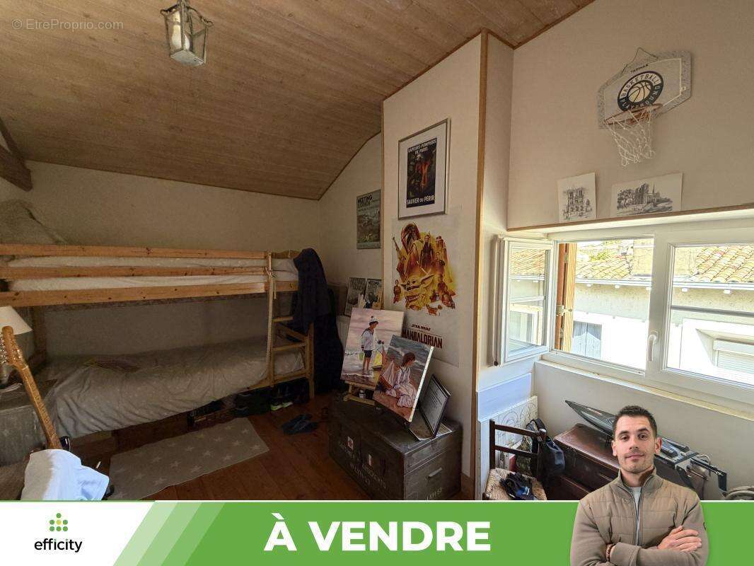 Maison 260 m² à Couhe  - photo 11