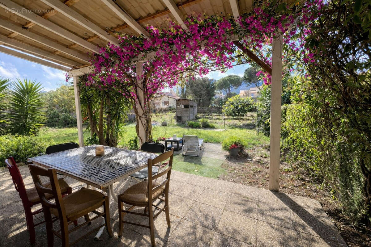 Maison à LAROQUE-DES-ALBERES