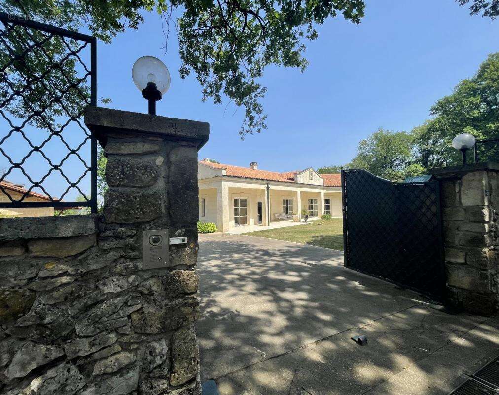 Maison à TERRASSON-LAVILLEDIEU