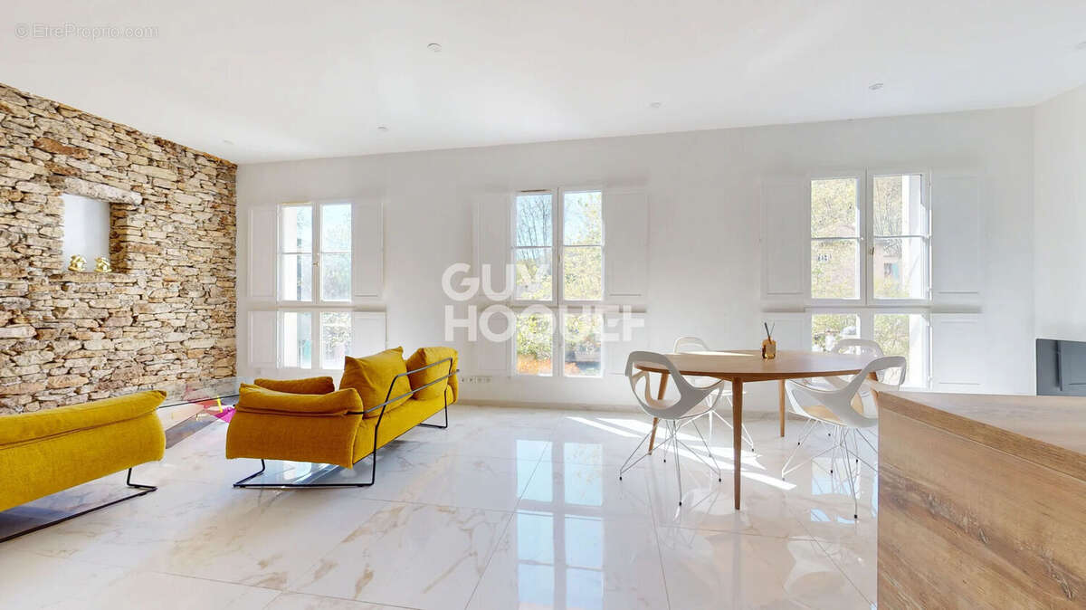 Appartement à FONTAINE-DE-VAUCLUSE