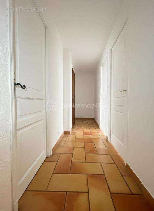 Appartement à TOURRETTES