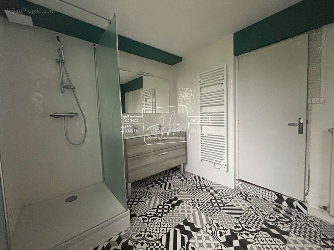 Maison à SAINT-JULIEN-DE-CONCELLES