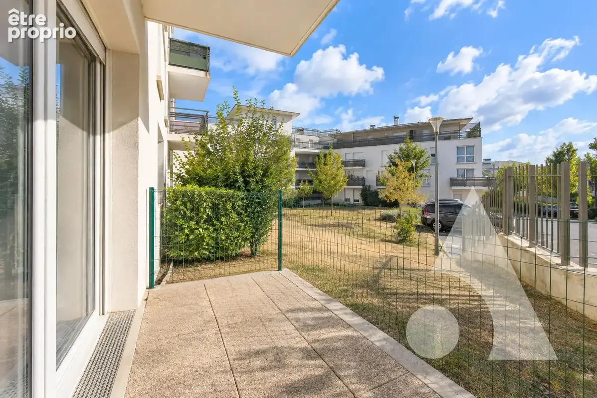 Appartement 3 pièces avec terrasse - Proche GARE et TZEN - photo 4