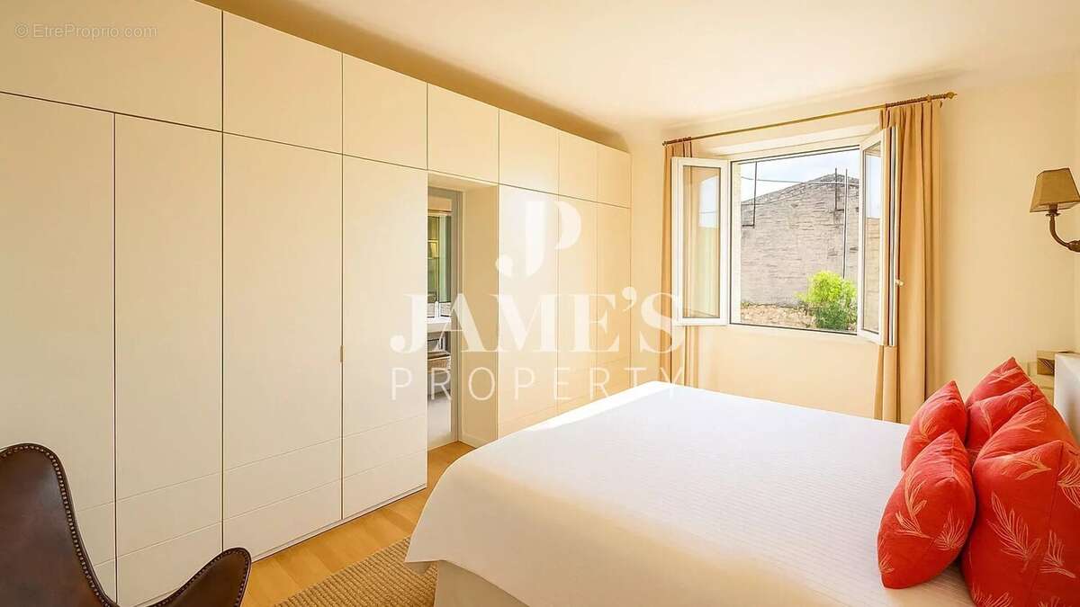 Maison à FONTVIEILLE