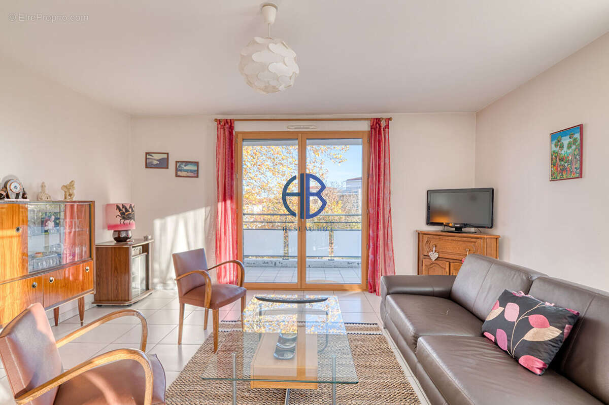 Appartement à SAINT-BONNET-DE-MURE