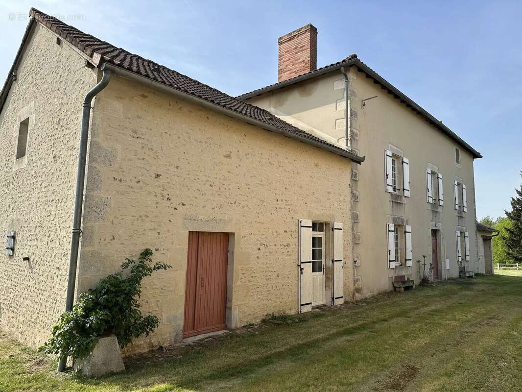 Maison à SOMMIERES-DU-CLAIN