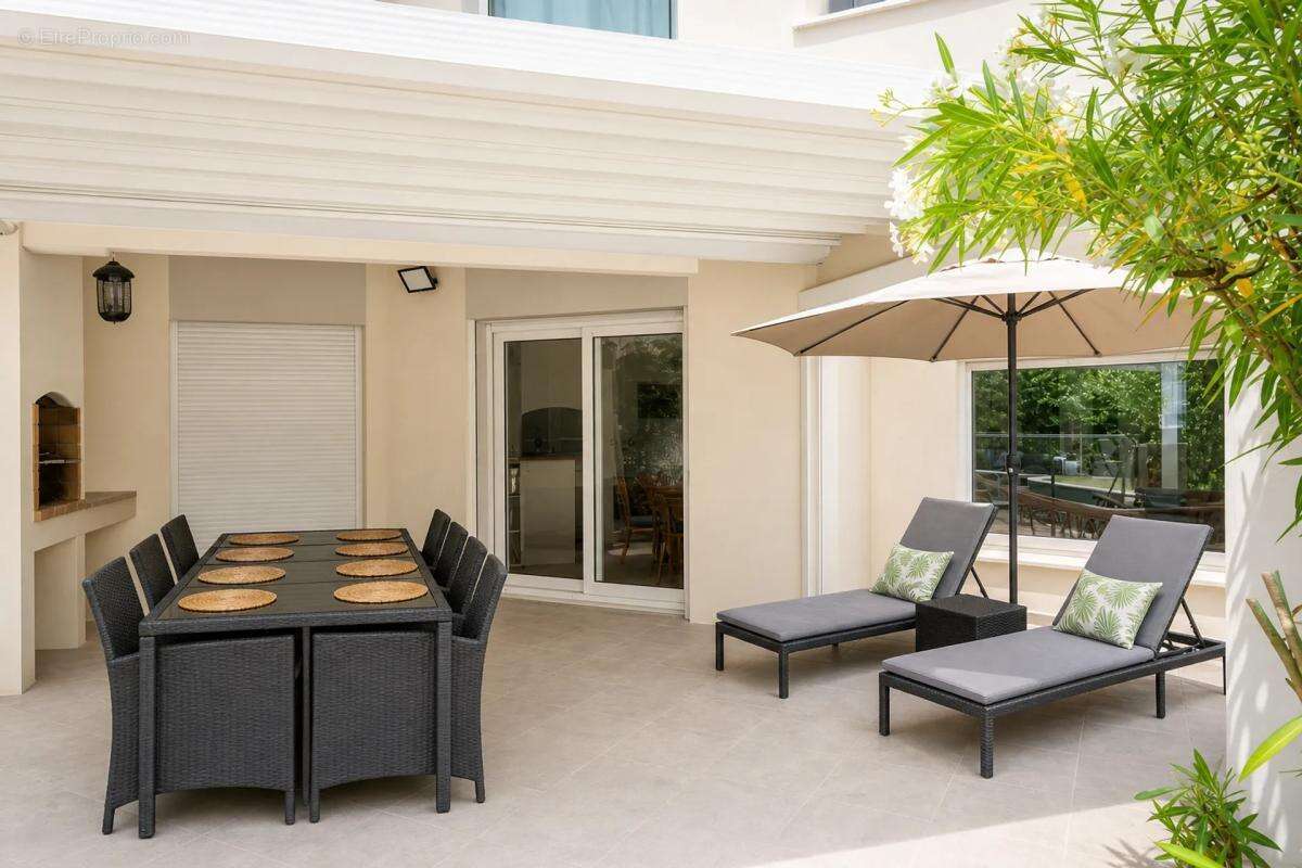 Maison de 8 pièces de 210 m² à Saint-Cyr-sur-le-Rhône - photo 20