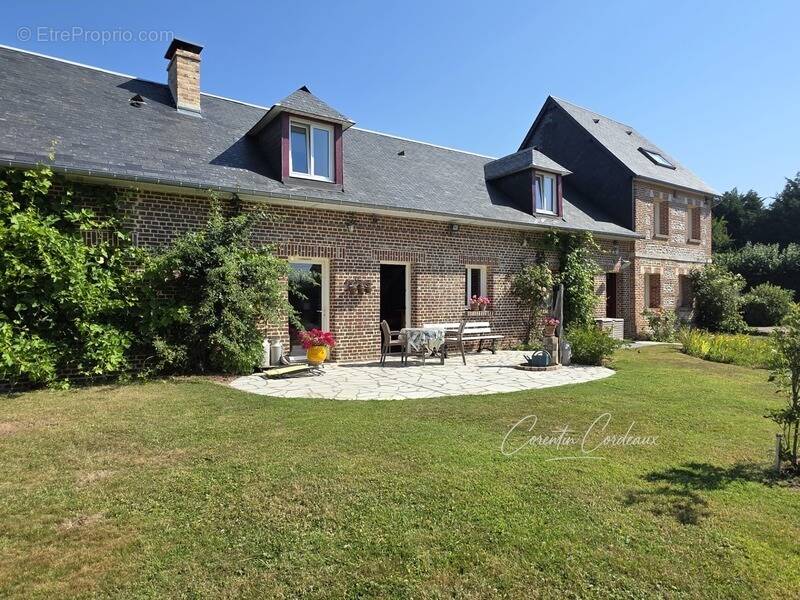 Maison de caractère en brique et silex – XIXe siècle – Environ 193 m² habitables – Terrain de 3 200 m² - photo 1