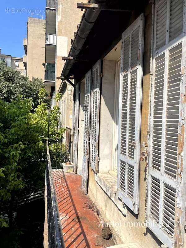 Appartement à MARSEILLE-4E