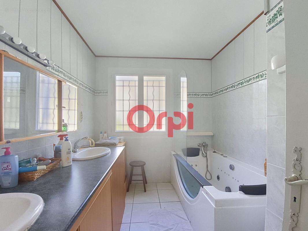 Maison à SIX-FOURS-LES-PLAGES