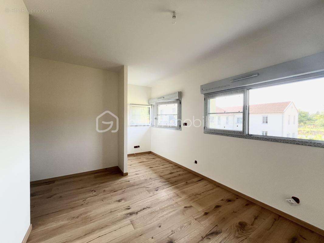 Maison à CRECHES-SUR-SAONE