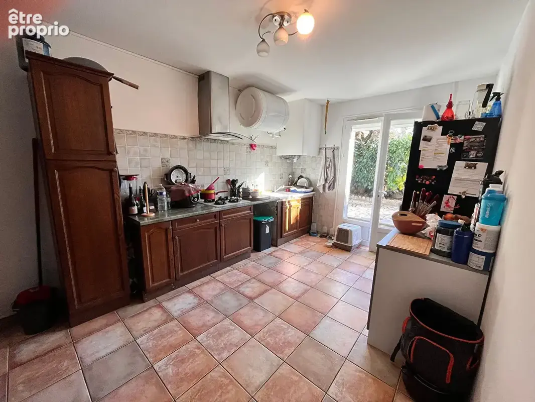 Immeuble en ville 2 appartements avec cours et garages - photo 5