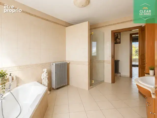 Propriété familiale avec dépendances et terrain constructible - photo 3
