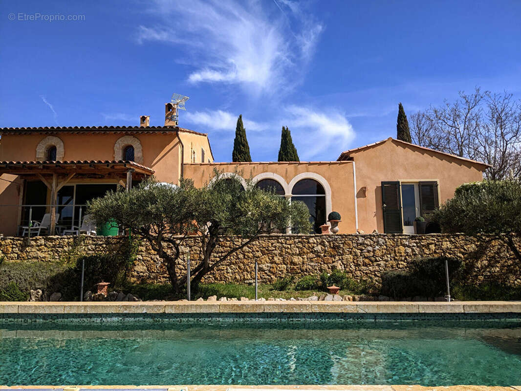 AUPS, superbe propriété comprenant une villa d'architecte ,un bastidon et piscine sur 2996 m2. - photo 18