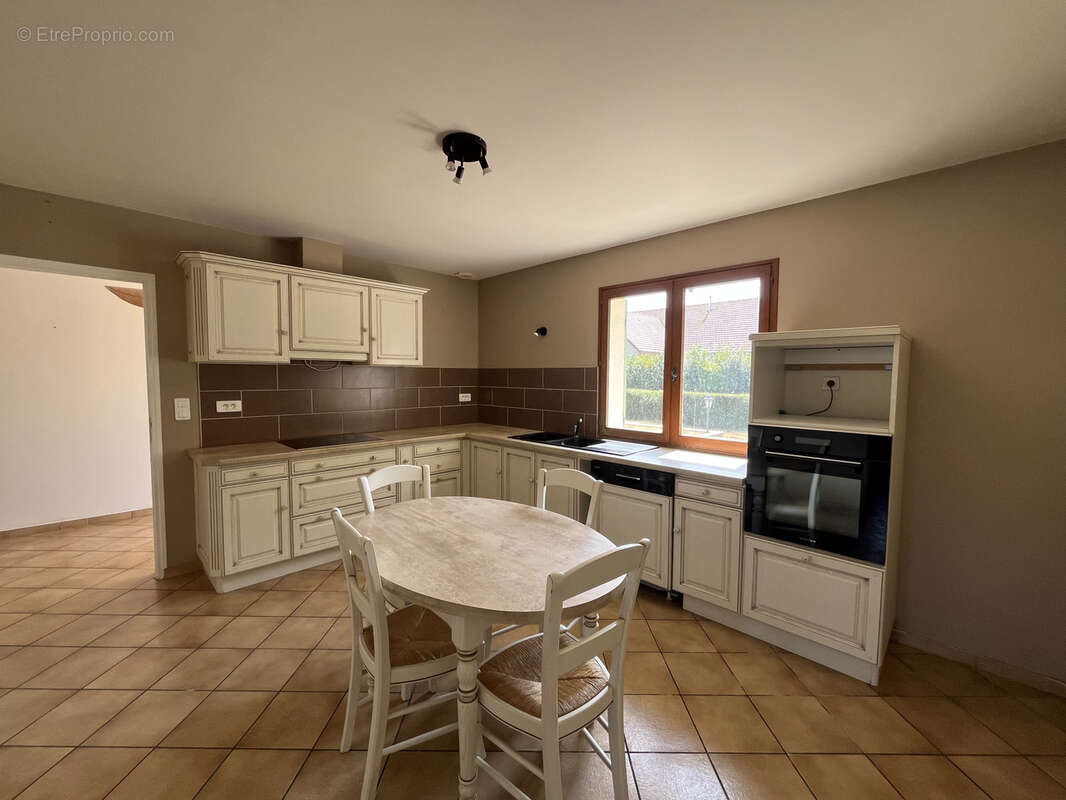 Maison 150 m² à Tour-En-Bessin  - photo 3