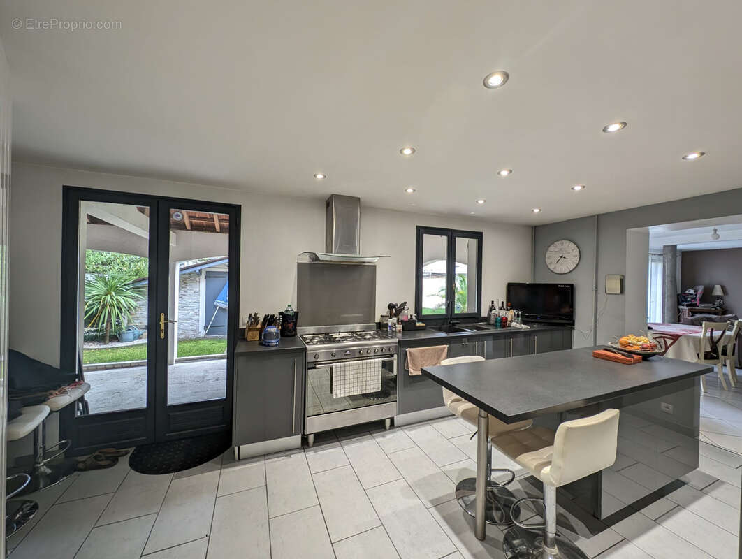 Maison à SAINTE-GENEVIEVE-DES-BOIS