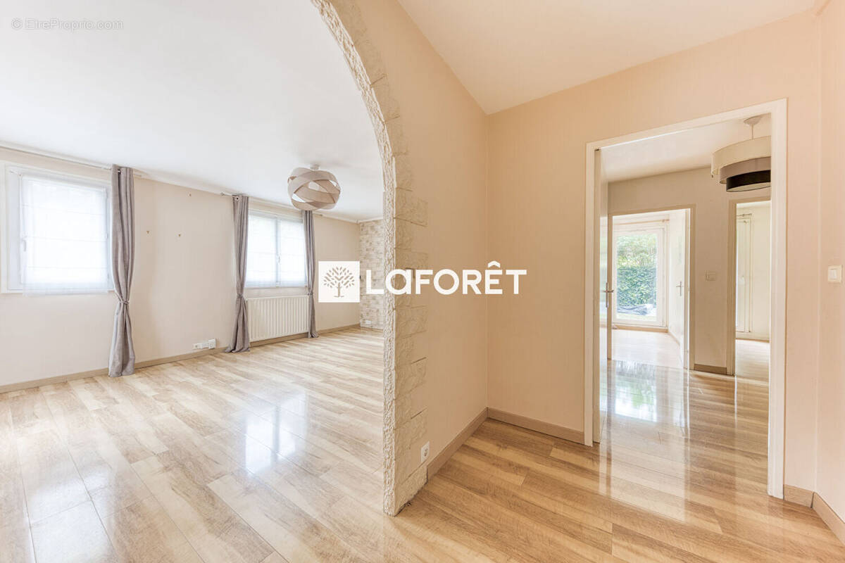 Appartement à PONTAULT-COMBAULT
