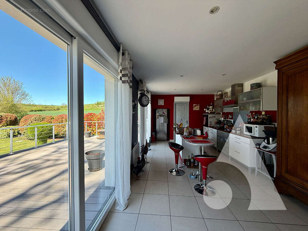 Maison à MONTIGNY-LES-MONTS