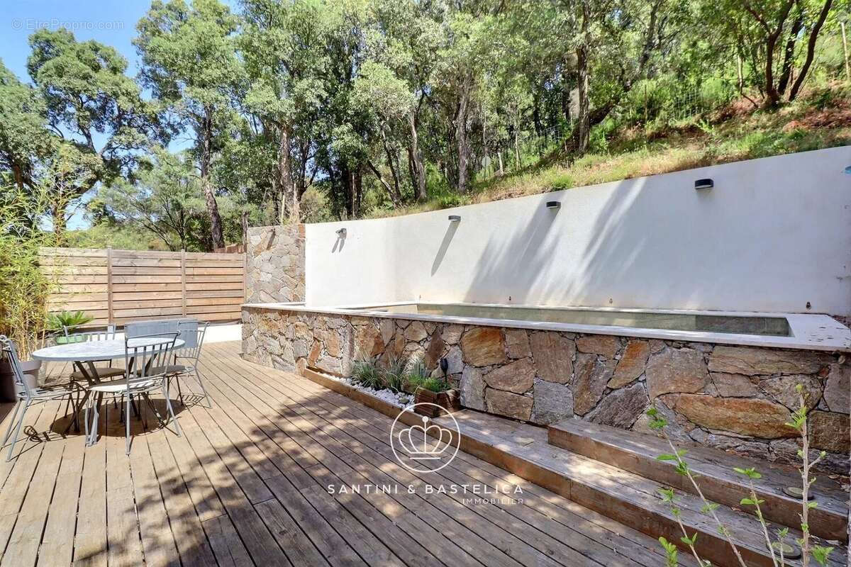 Villa contemporaine avec piscine et dépendance à Pietralba – Ajaccio - photo 4