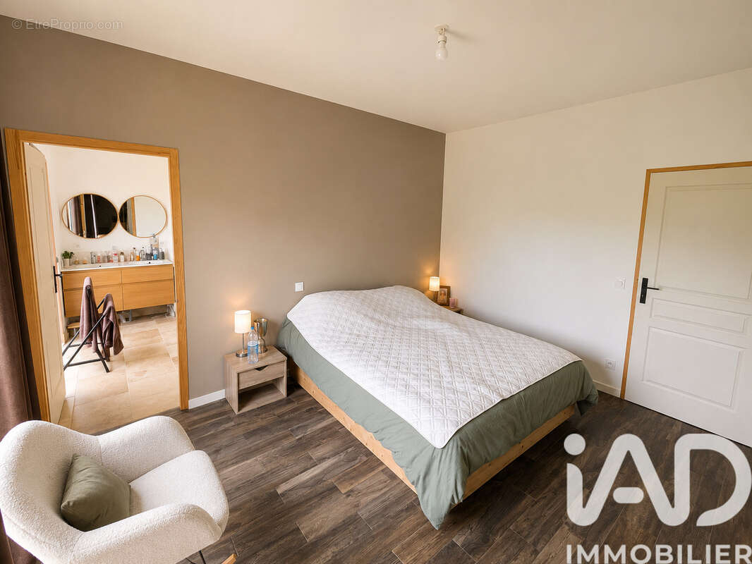 Maison 164 m² à Saint-Denis-Les-Martel  - photo 6