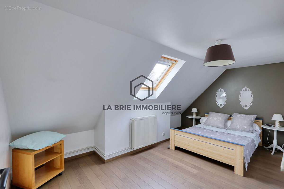 Maison à MANDRES-LES-ROSES