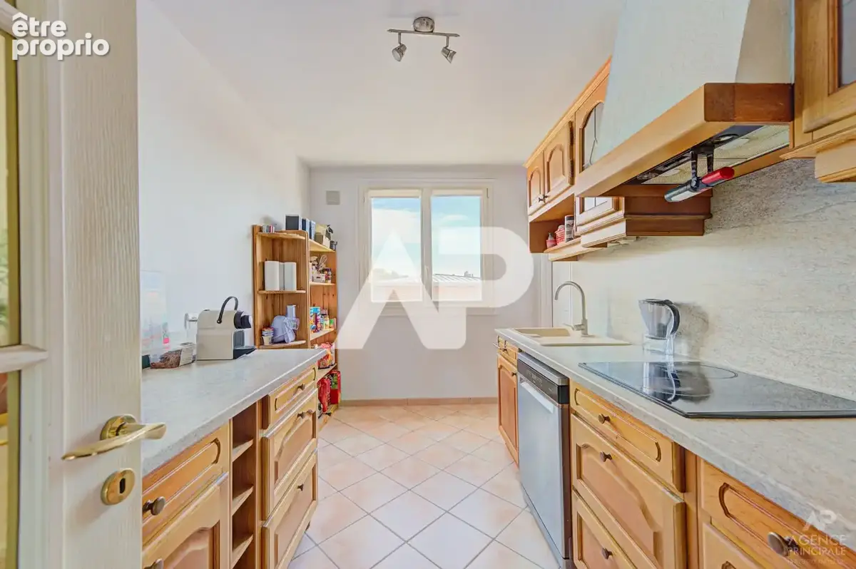 Appartement Rueil Malmaison 4 pièce(s) 79.65m² - photo 3