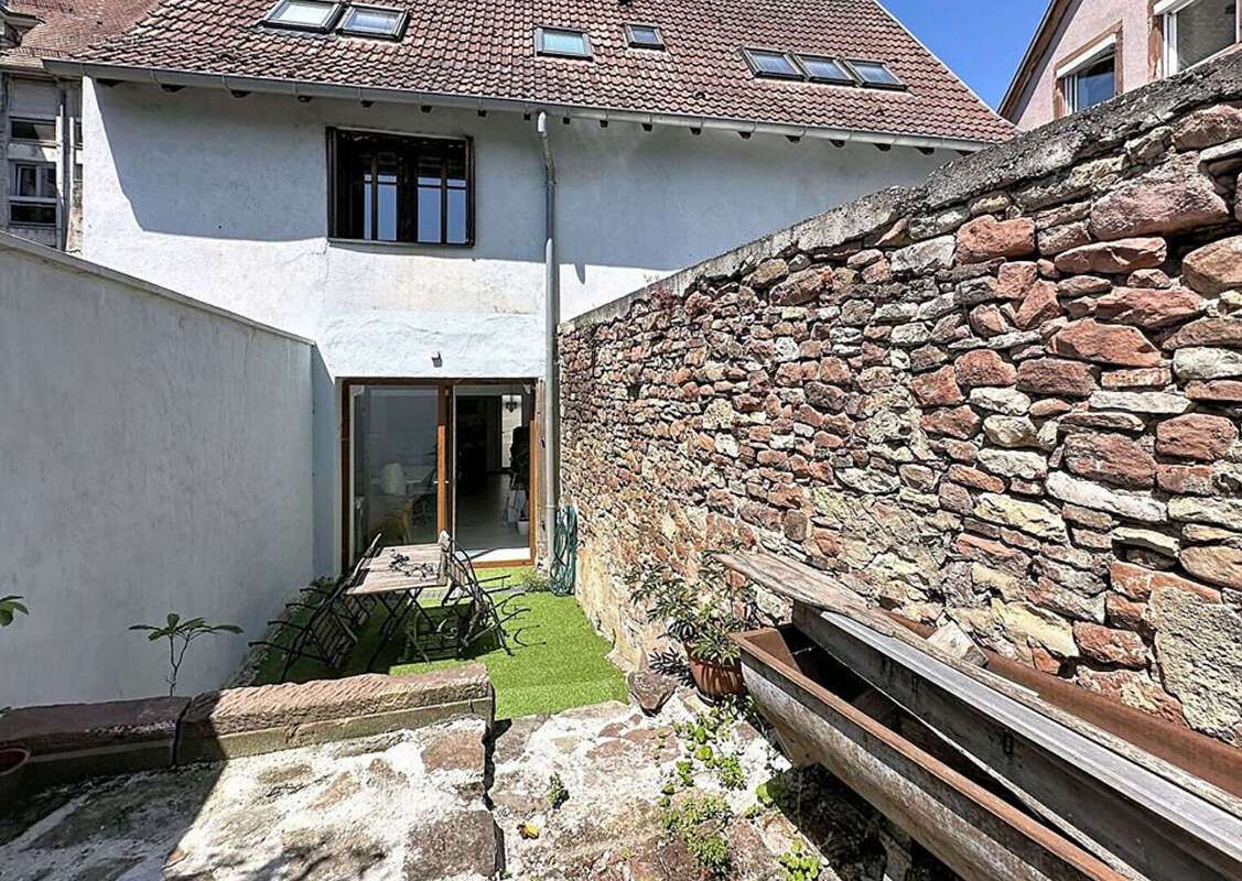 Saverne Centre-Ville - Loft 2/3 pièces rénové avec terrasse et jacuzzi - photo 3