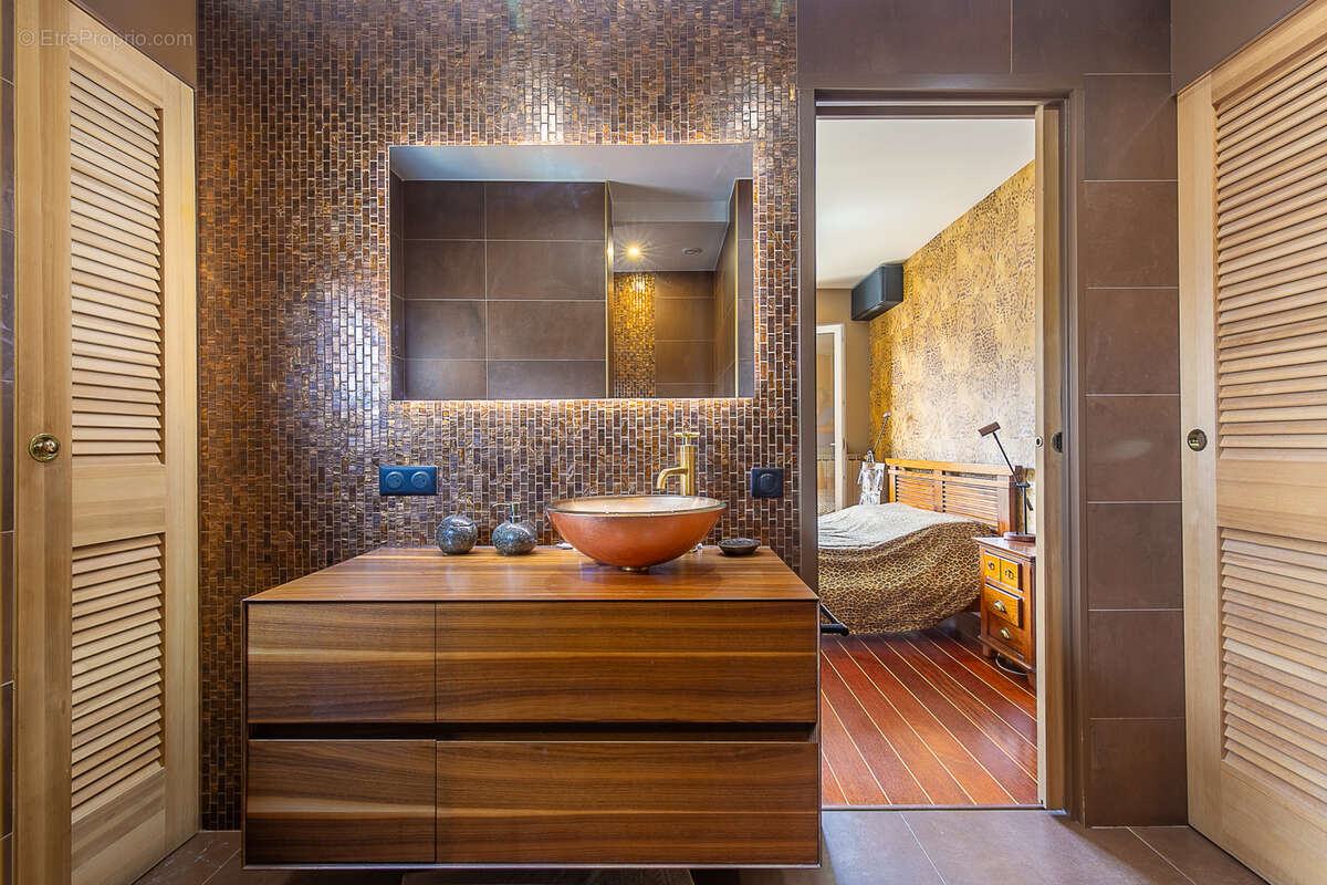 Appartement à MARSEILLE-6E