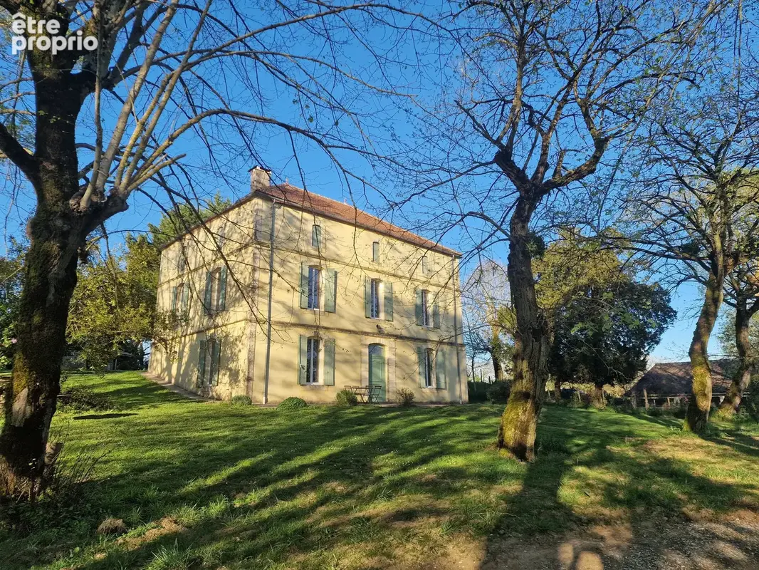Maison de maitre à l'entrée du village - photo 18