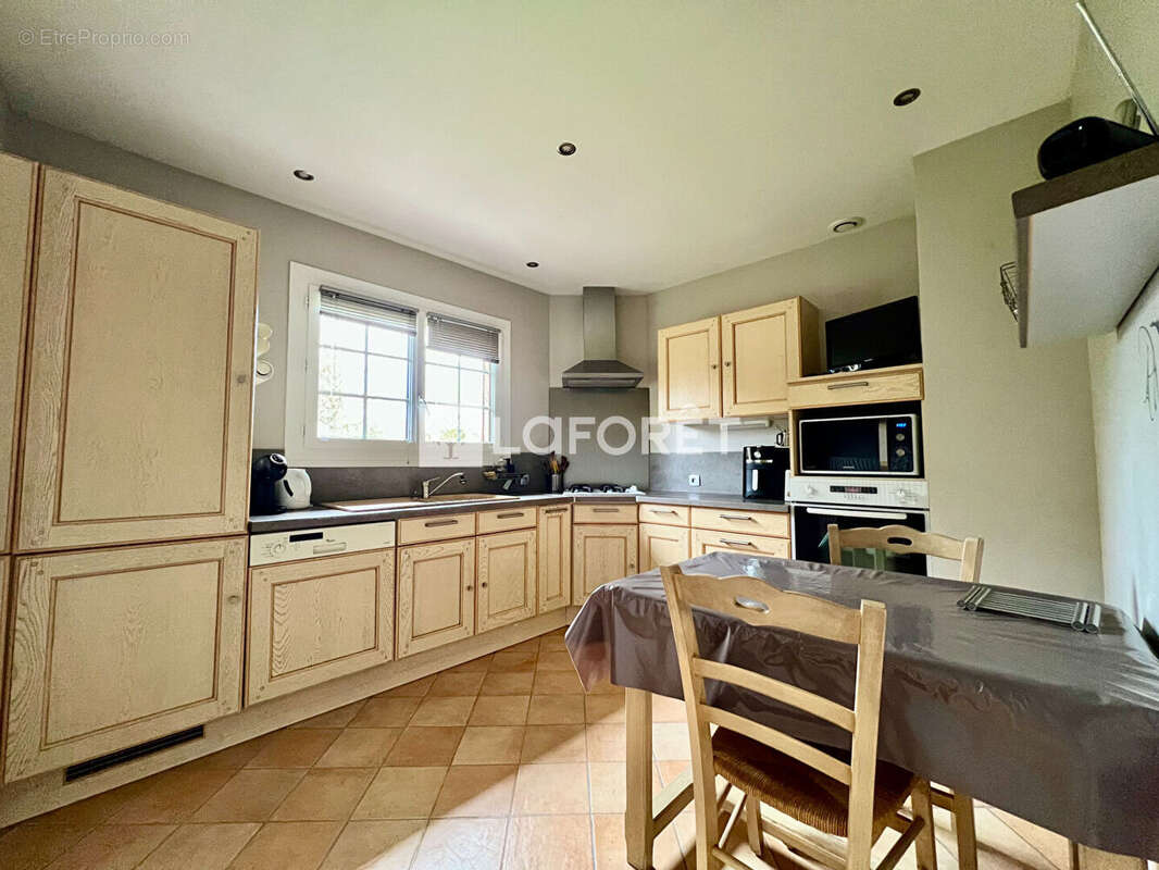 Maison à RONCHEROLLES-SUR-LE-VIVIER