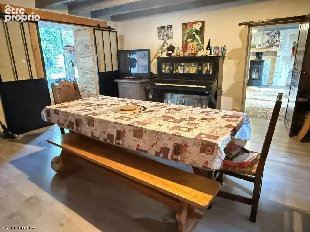 Maison en Pierre Avec Sa Piscine Chauffée et Dépendances Sur 4676m² - photo 11