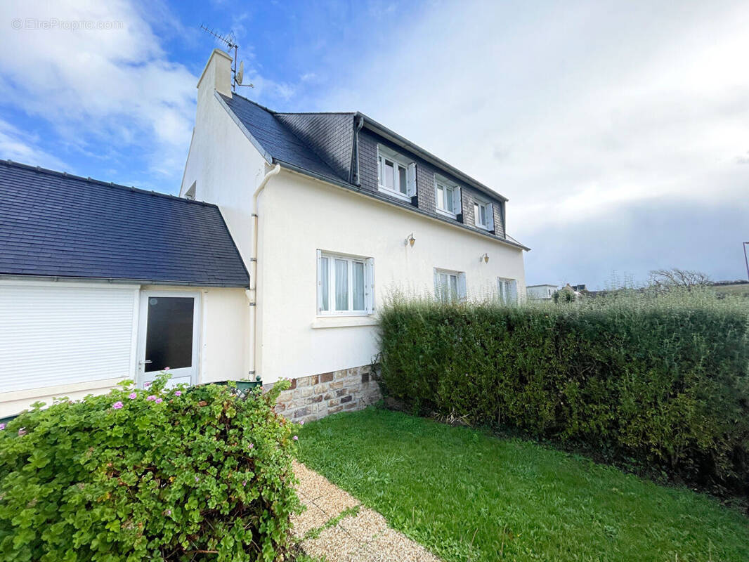 Maison à PLOMODIERN