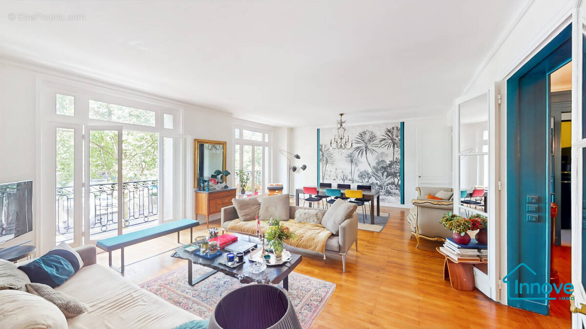 Appartement à PARIS-16E