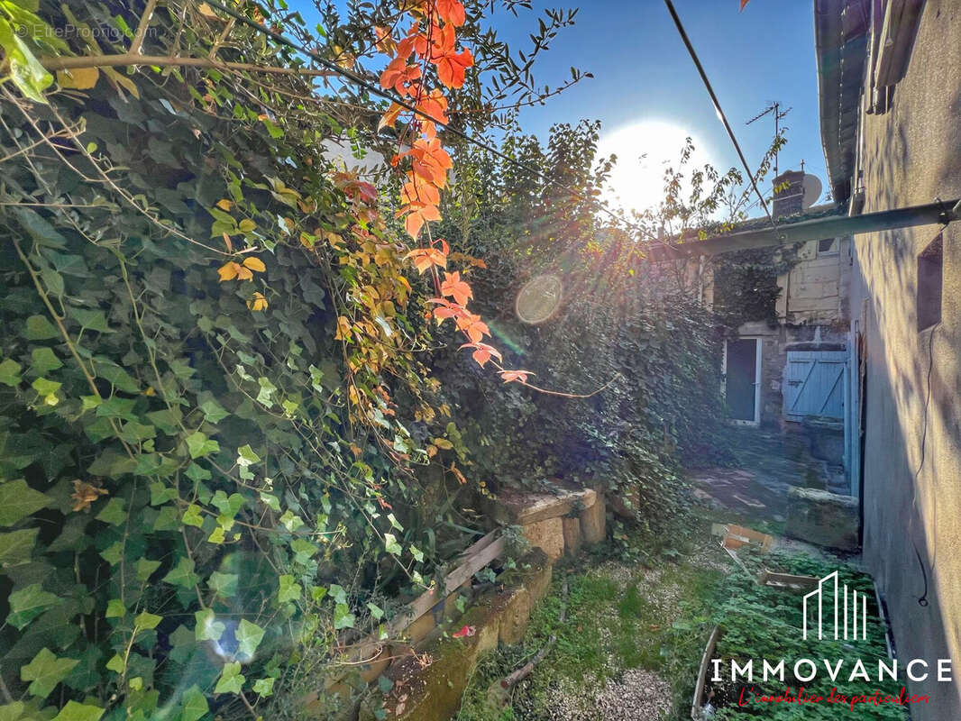 Maison à SAINT-BRES