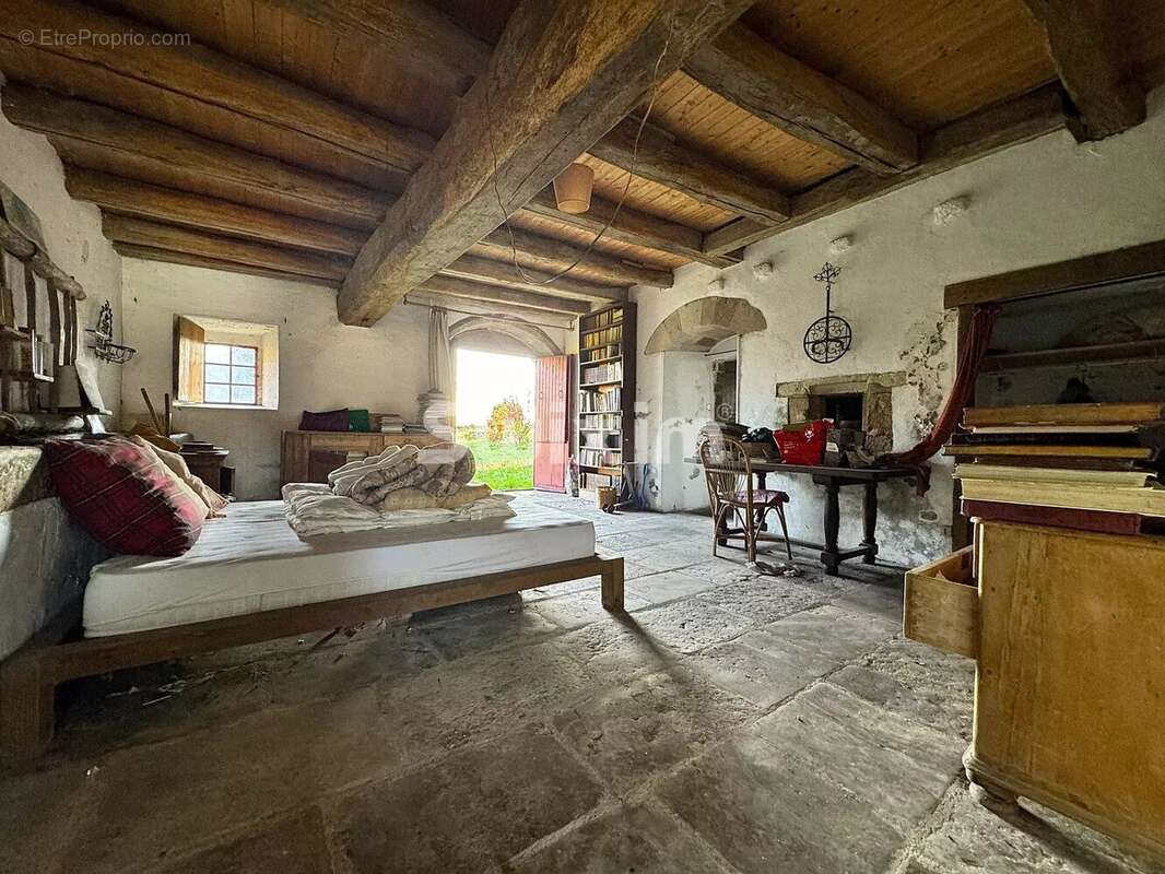 Maison à AVALLON