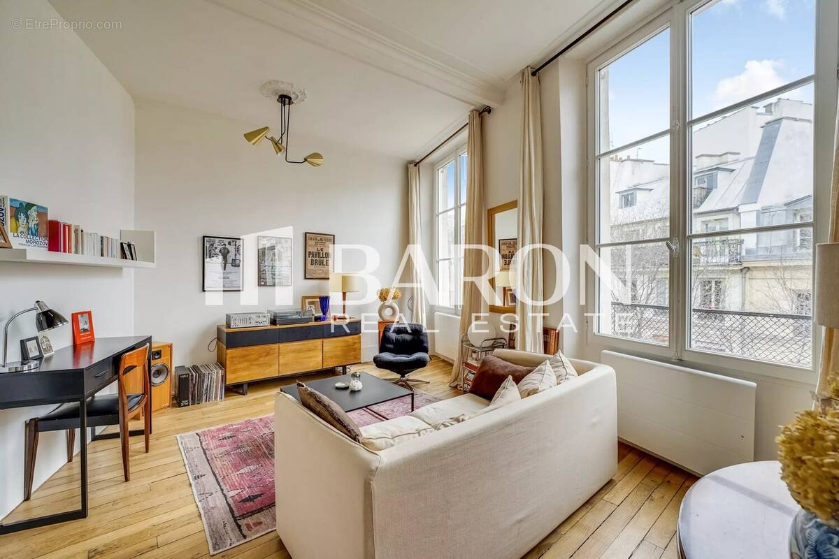 Appartement à PARIS-2E