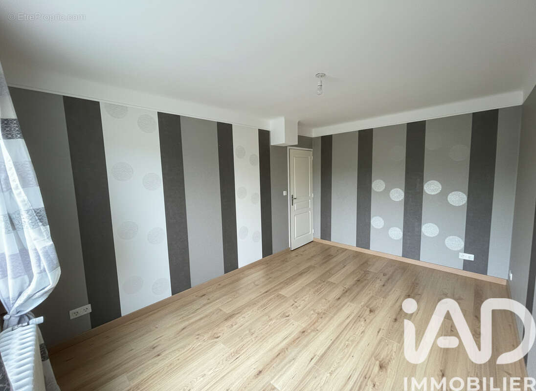 Photo 3 - Maison à DOMMARTIN-LETTREE