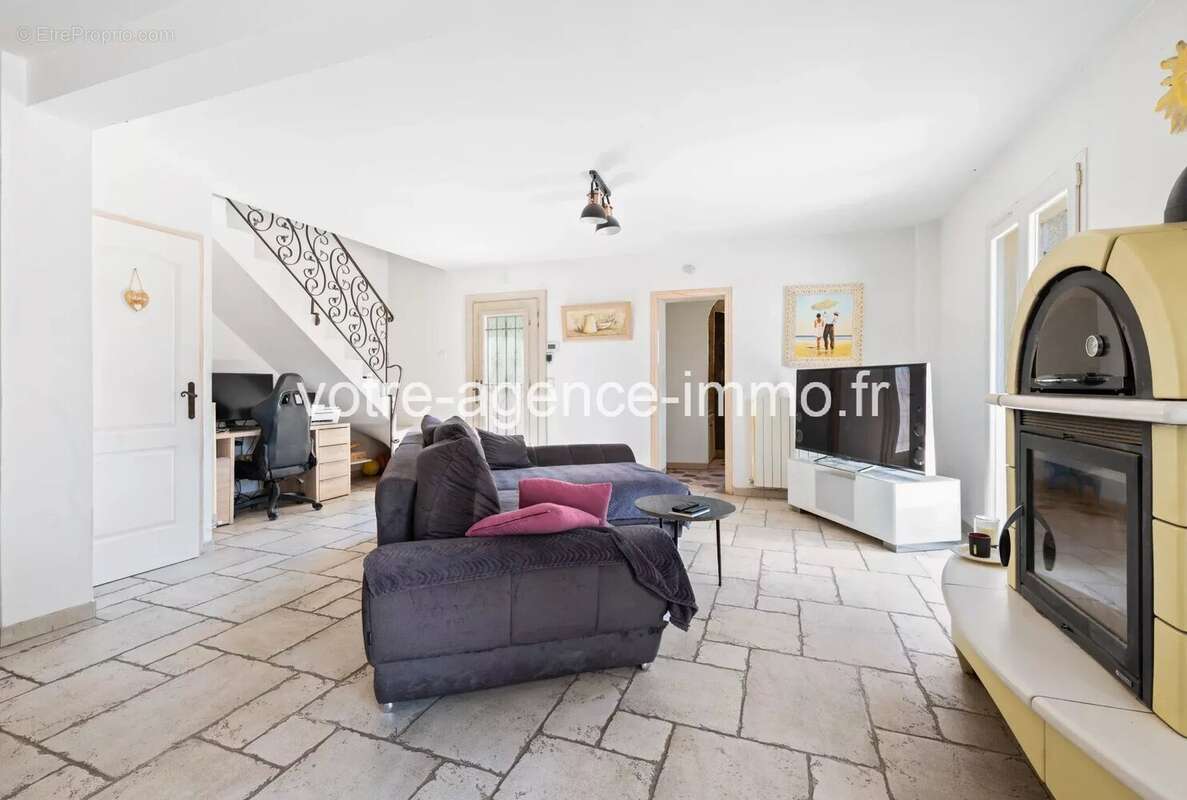 Peille, belle maison 105m² + garage 30m² Piscine + dépendance - photo 4