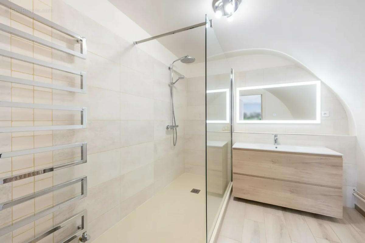 Maison de 8 pièces de 235 m² à Dammartin-en-Serve - photo 16