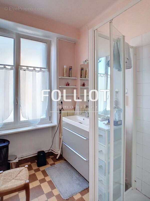 Appartement à VILLEDIEU-LES-POELES