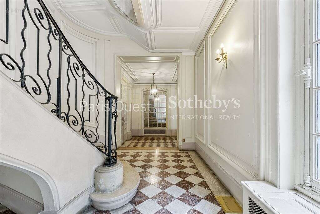 Appartement à PARIS-8E