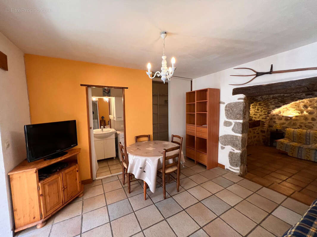 Maison à CORNILLAC
