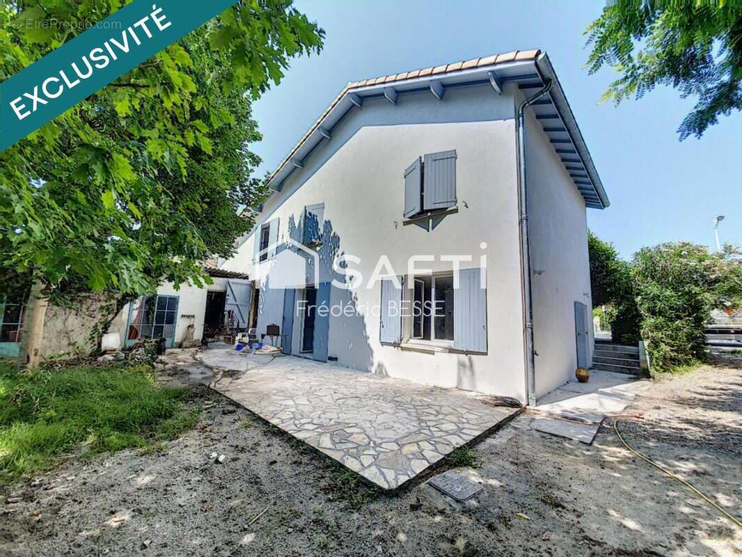 Maison 124 m² à Saint-Hilaire-De-Lusignan  - photo 2