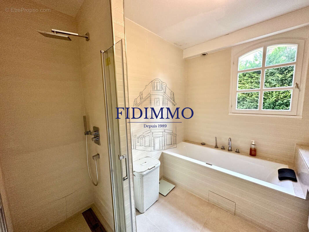 Maison à CHENNEVIERES-SUR-MARNE