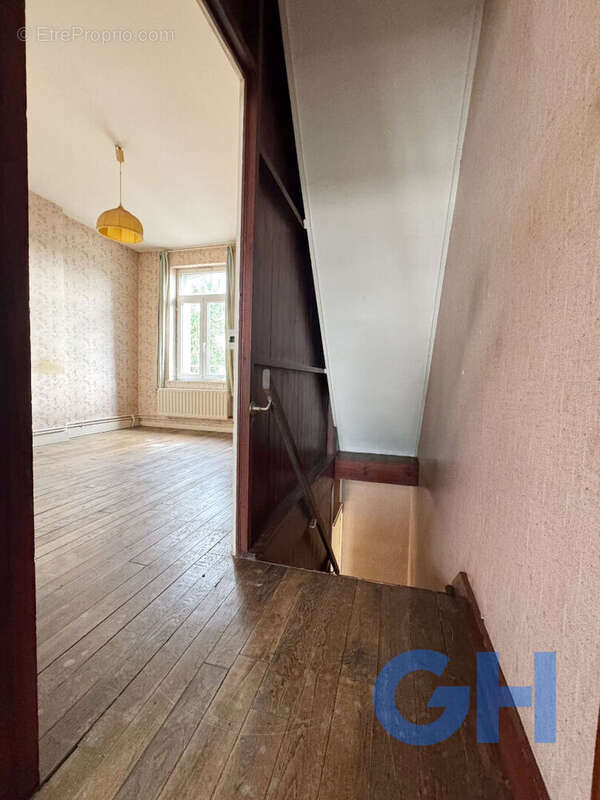 Maison à AULNOYE-AYMERIES