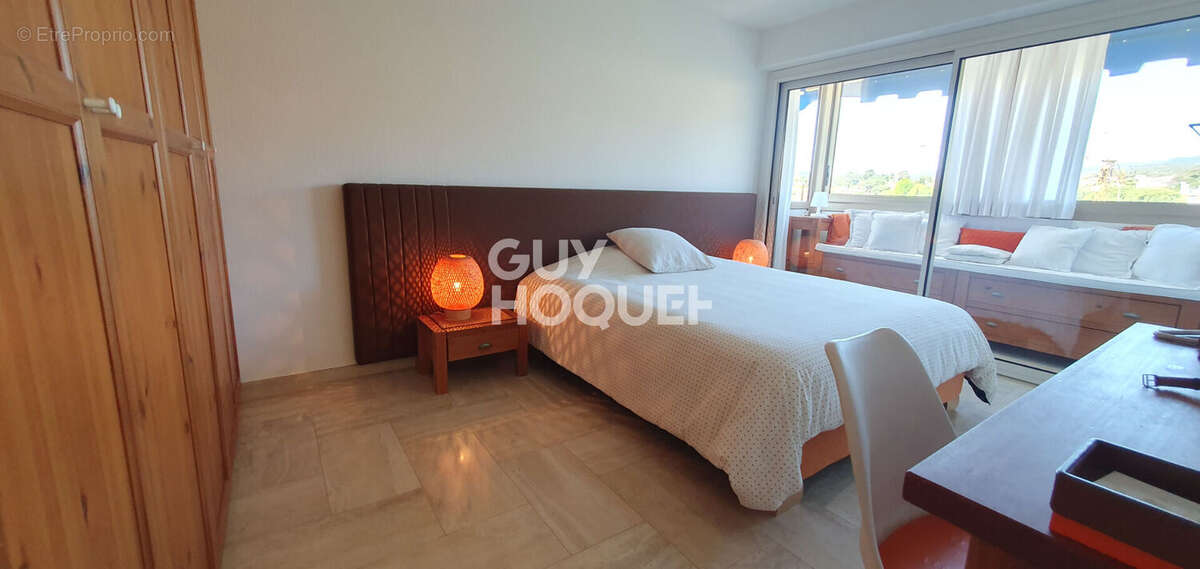 Appartement à MANDELIEU-LA-NAPOULE