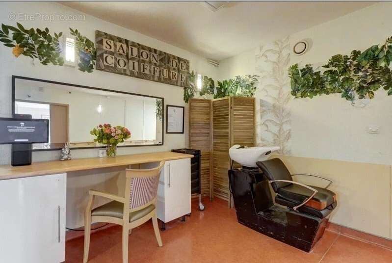 INVESTISSEMENT LOCATIF  Châteauneuf-les-Martigues  Résidence Ehpad Les Jardins de Valtrède - 6.03% de rentabilité - photo 7