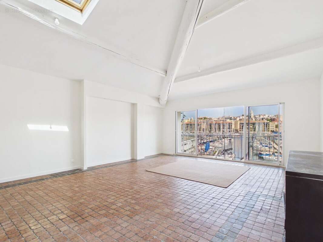 Bel appartement rénové avec vue imprenable sur le Vieux-Port - photo 5