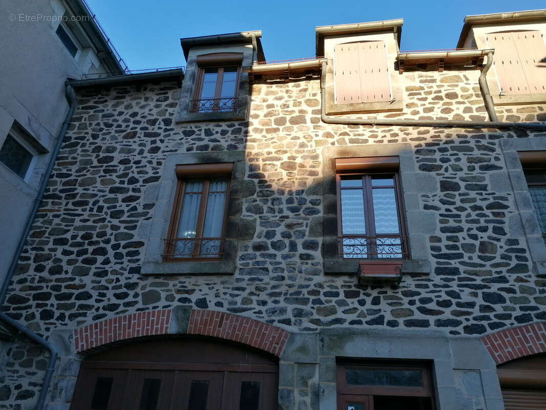 Appartement à RIOM-ES-MONTAGNES