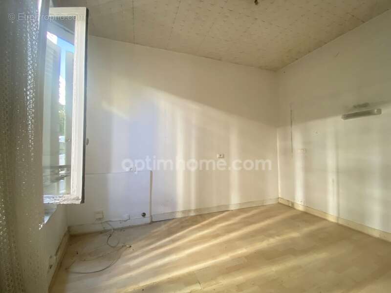 Belleville : 2 pièces de 22 m² à rénover – Fort potentiel ! - photo 6